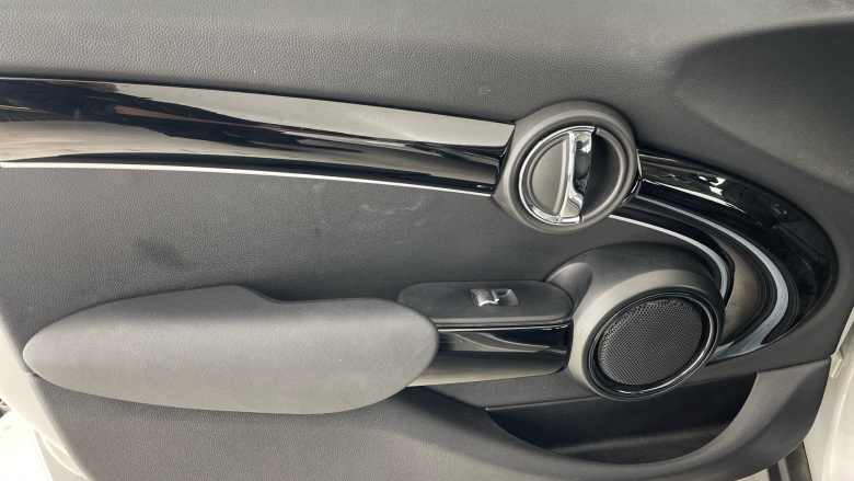 MINI Hatchback 1.5 Cooper Classic 5dr Auto Petrol Hatchback